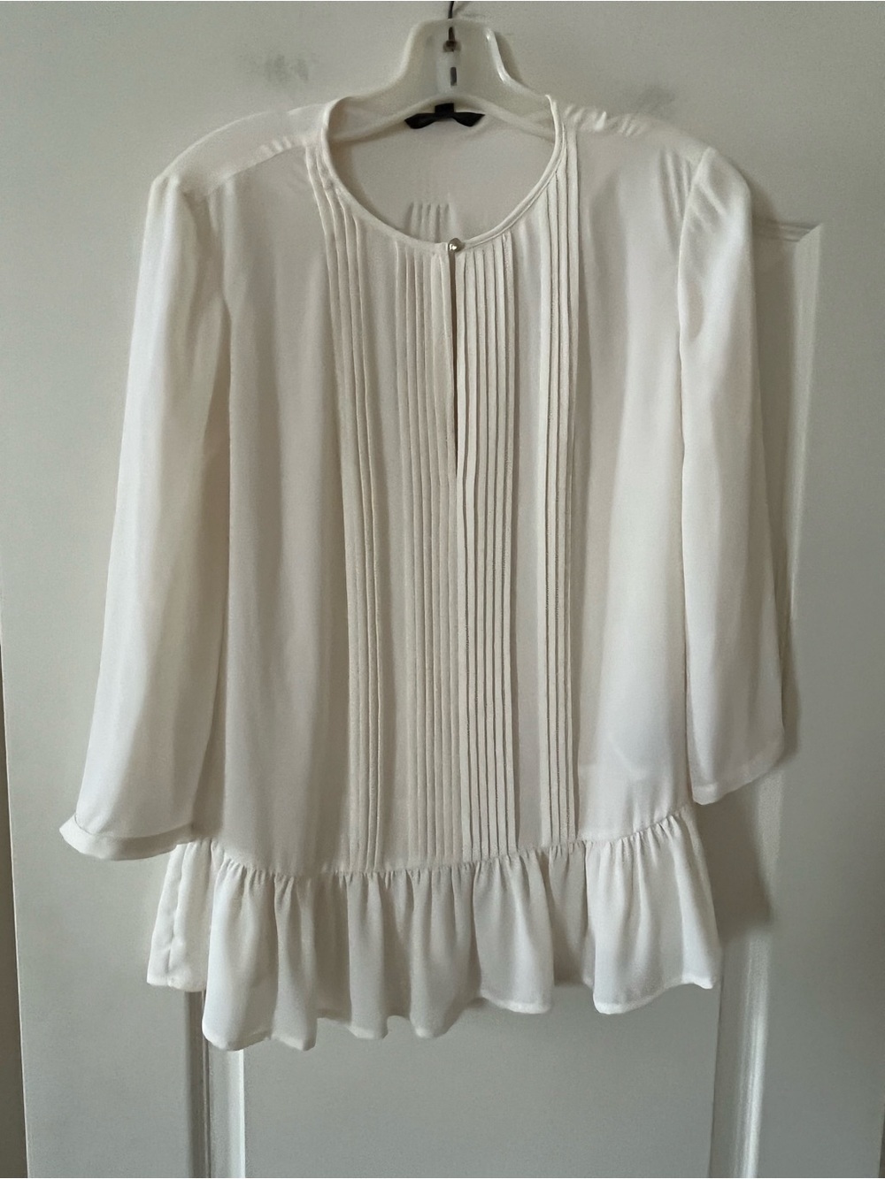 Banana Republic Cream Long Sleeve Blouse with Gold Button Detail Size Small